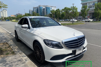 Cho thuê xe Mercedes màu trắng chạy sự kiện tại Đà Nẵng – Huế.