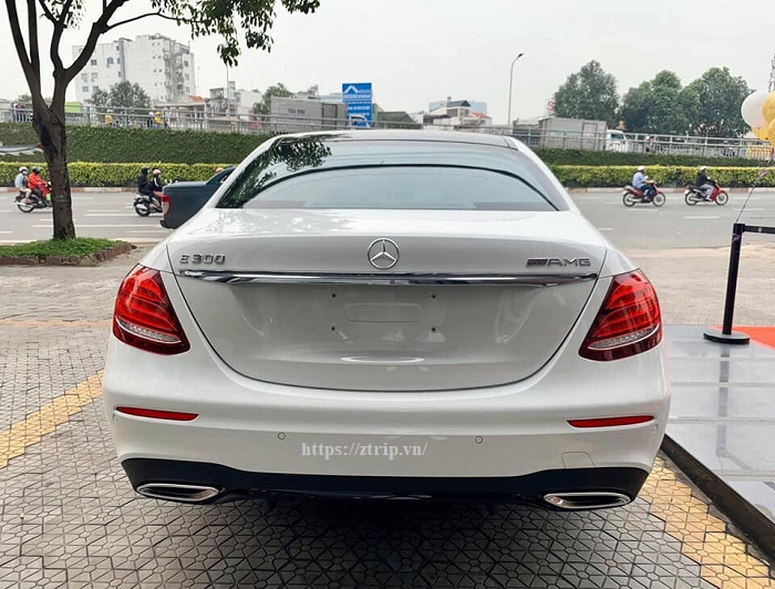 Mercedes-E300-cho-thue-tai-da-nang%20(11)