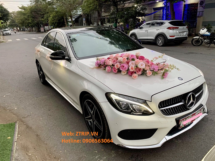 Thuê xe cưới Mercedes-Benz C200 tại Đà Nẵng | Vietnam Ztrip Booking