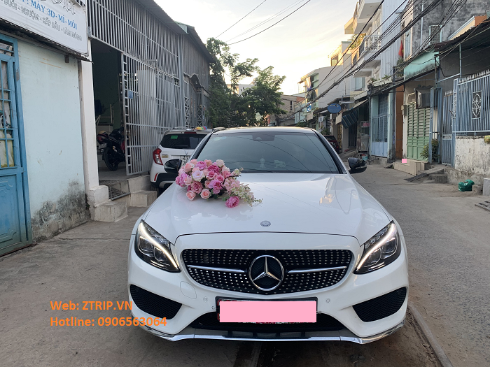 Thuê xe cưới Mercedes-Benz C200 tại Đà Nẵng | Vietnam Ztrip Booking