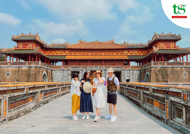 tour-hue-1-ngay-khoi-hanh-tu-da-nang-(2)