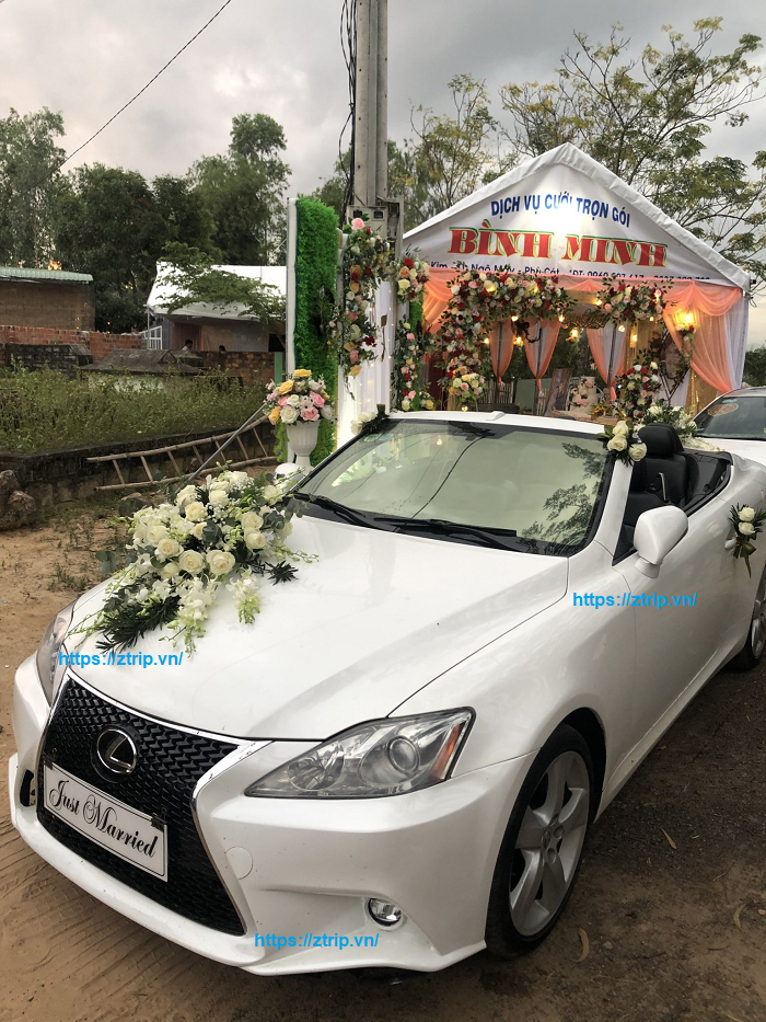 Cho thuê xe mui trần màu trắng đám cưới tại Đà Nẵng