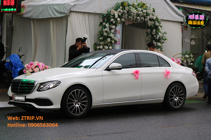 Thuê xe hoa Mercedes-Benz E200 rước dâu Đà Nẵng 