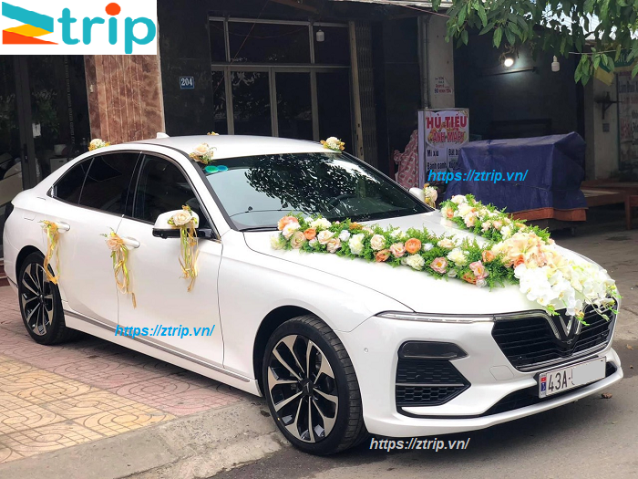 Thuê xe Vinfast màu trắng đám cưới ở Đà Nẵng